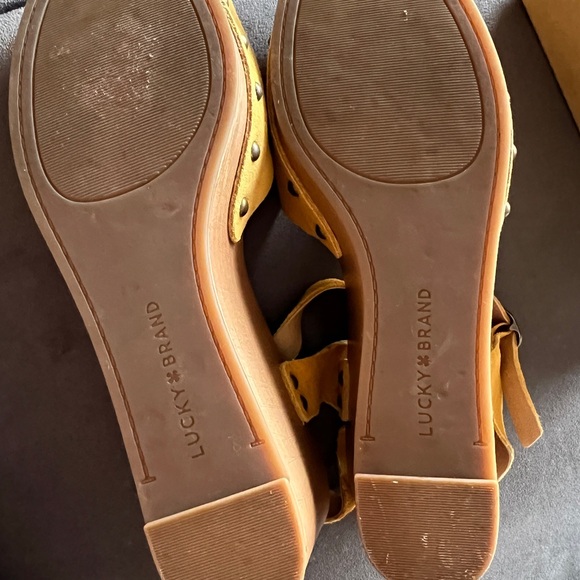 Lucky Brand Zashti Suede Leather Wooden Wedge Sandals Nailheads - Golden Yellow - Picture 5 of 6